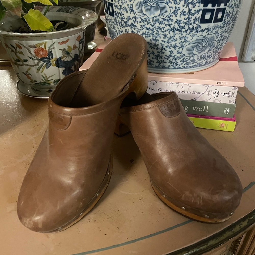 Ugg clogs